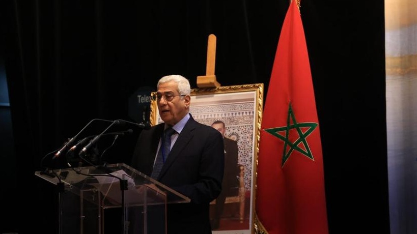 نبيل الحمر مستشار ملك البحرين يتحدث في ندوة منتدى اصيلة الثالثة