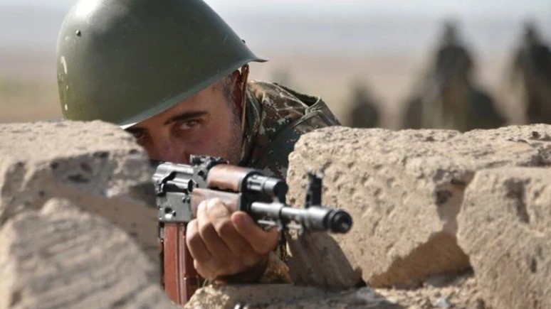 جندي أذري في الاشتباكات الأخيرة في ناغورني كاراباخ