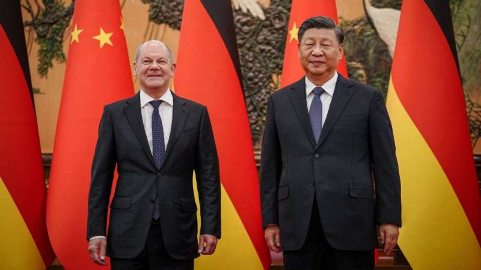 الرئيس الصيني شي جينبينغ مستقبلاً المستشار الألماني أولاف شولتس