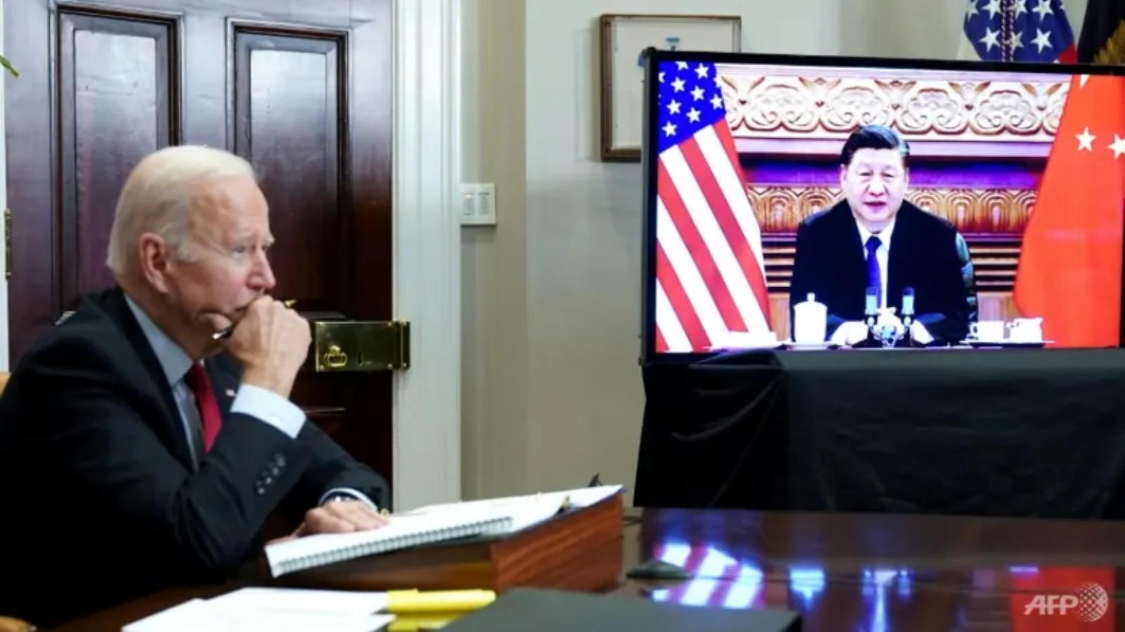 صورة ملف للرئيس الأميركي جو بايدن والرئيس الصيني شي جينبينغ في قمة افتراضية