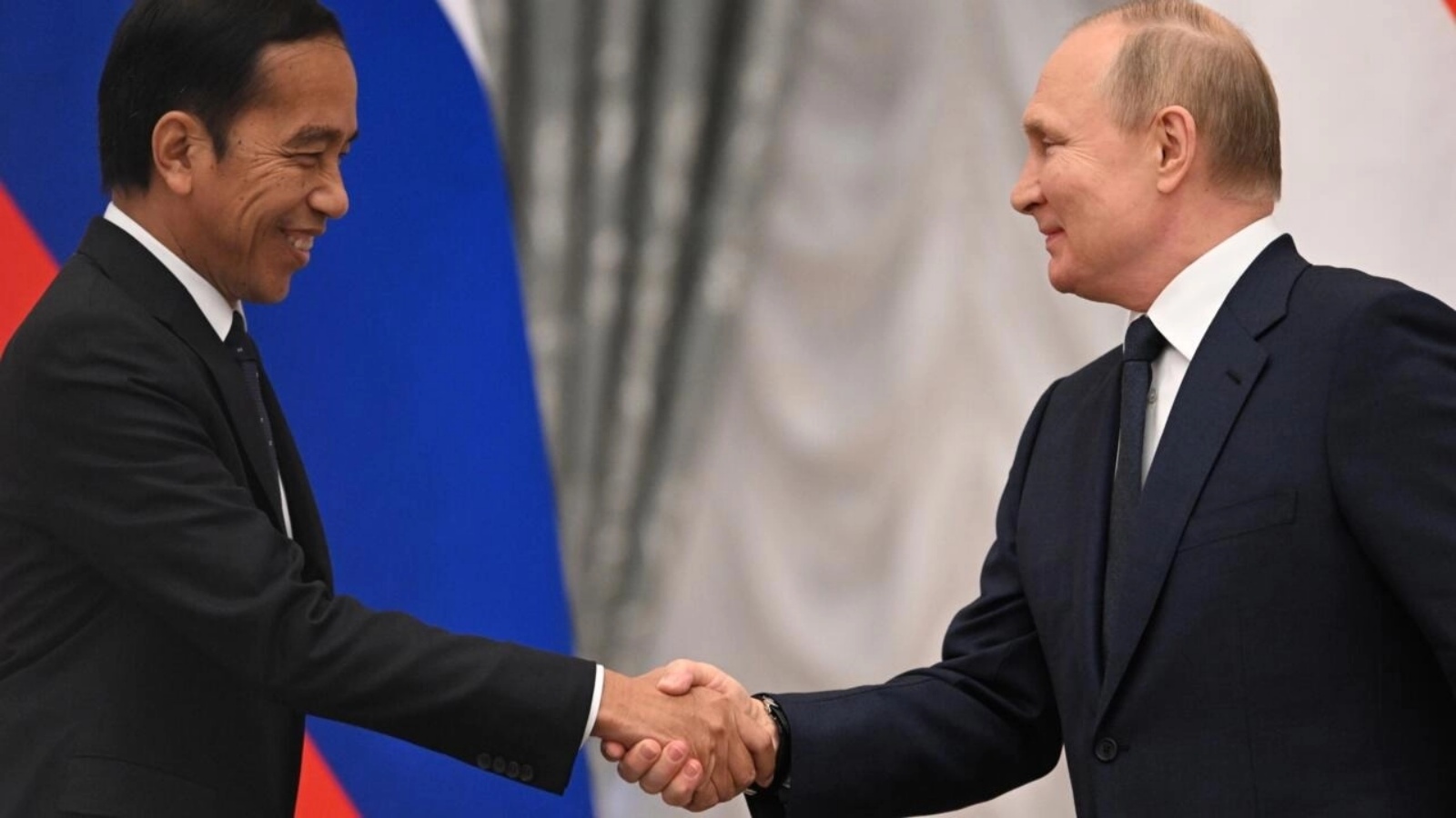 ويدودو التقى ببوتين في روسيا لكن الزعيم الروسي لن يحضر قمة مجموعة العشرين في إندونيسيا