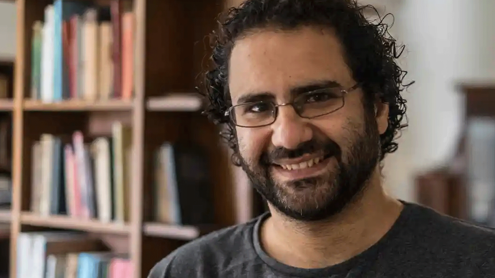 الناشط المصري السجين علاء عبدالفتاح يصعد اضرابه عن الطعام