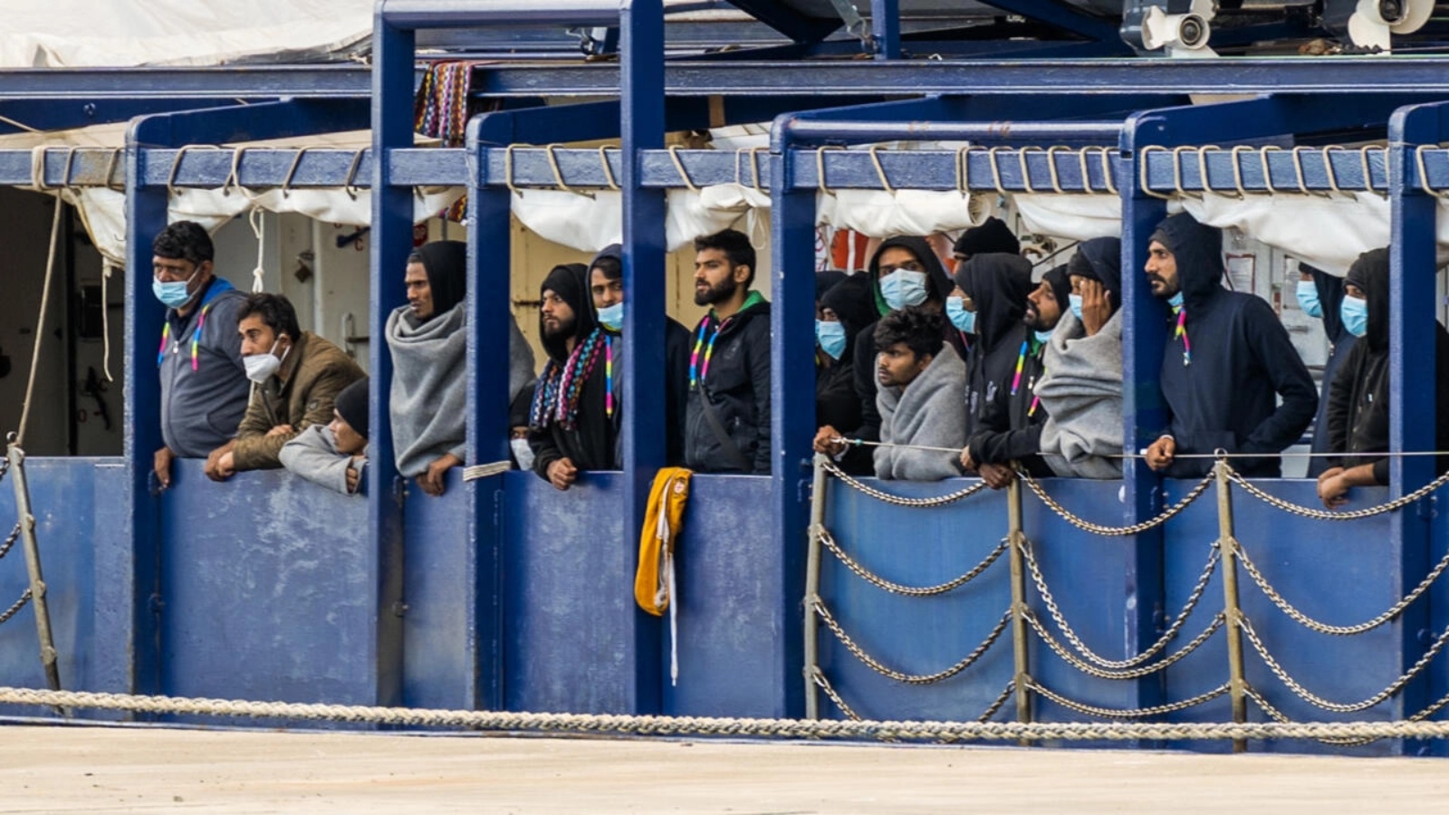 مهاجرون على متن سفينة الإنقاذ 