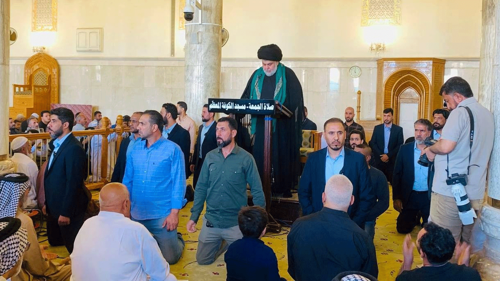 في آخر ظهوره الجمعة 4 تشرين الثاني\ نوفمبر 2022 الصدر يلقي خطبة الجمعة من مسجد الكوفة (مكتبه)