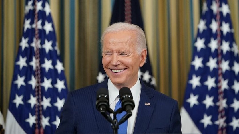 يتحدث الرئيس جو بايدن خلال مؤتمر صحفي بعد يوم من انتخابات التجديد النصفي للولايات المتحدة ، من غرفة الطعام بالبيت الأبيض في واشنطن العاصمة ، في 9 نوفمبر 2022