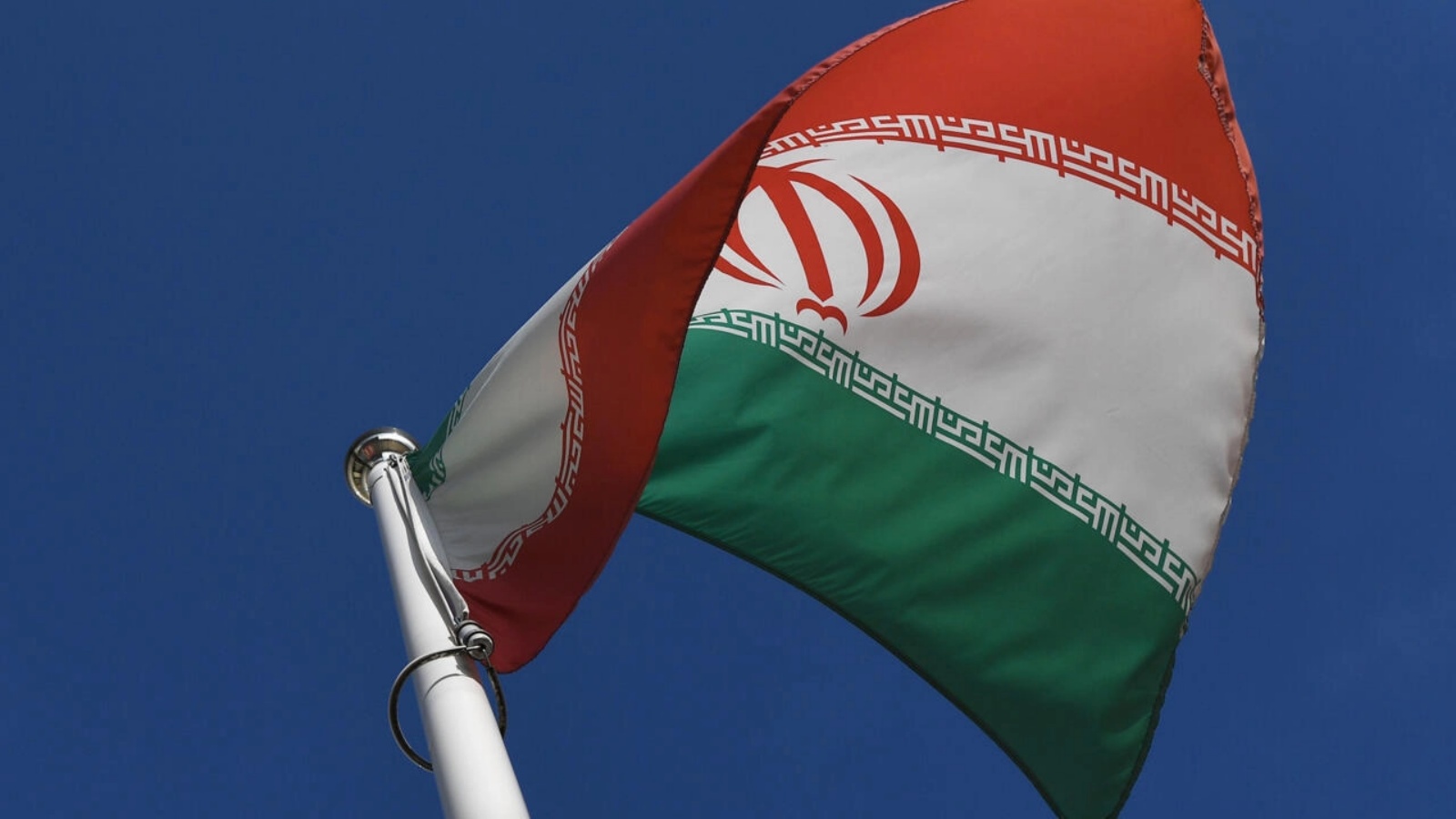 العلم الإيراني أمام مقر الوكالة الدولية للطاقة الذرية في فيينا في 1 مارس 2021