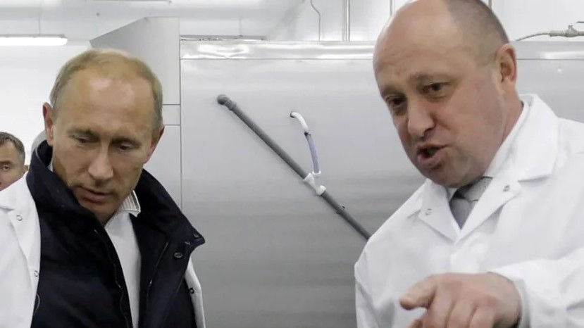 رجل الأعمال يفغيني بريغوجين يعرض على بوتين مصنع الغداء المدرسي خارج سانت بطرسبرغ في روسيا