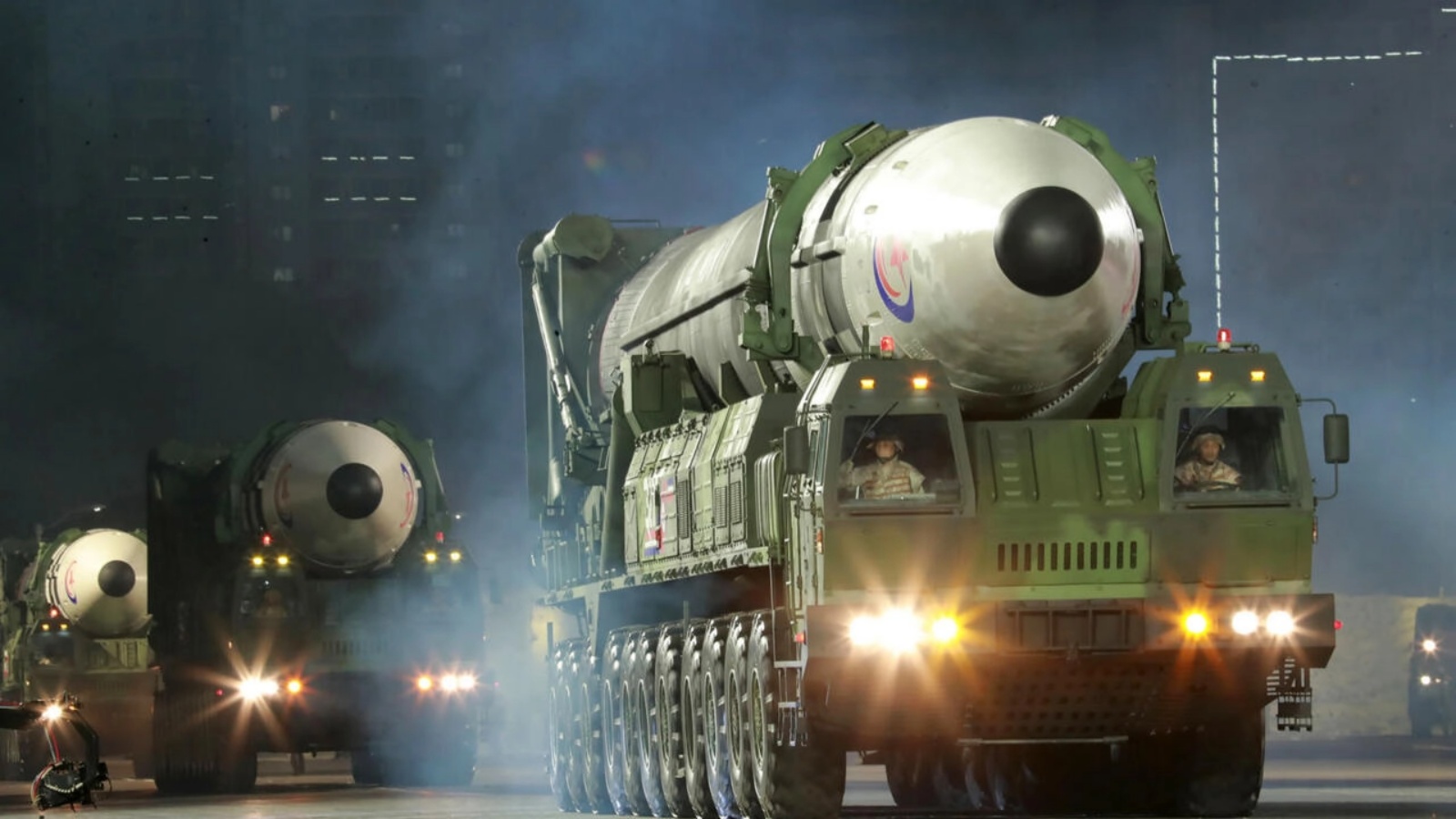 صواريخ باليستية عابرة للقارات معروضة خلال عرض عسكري في بيونغ يانغ في أبريل 2022