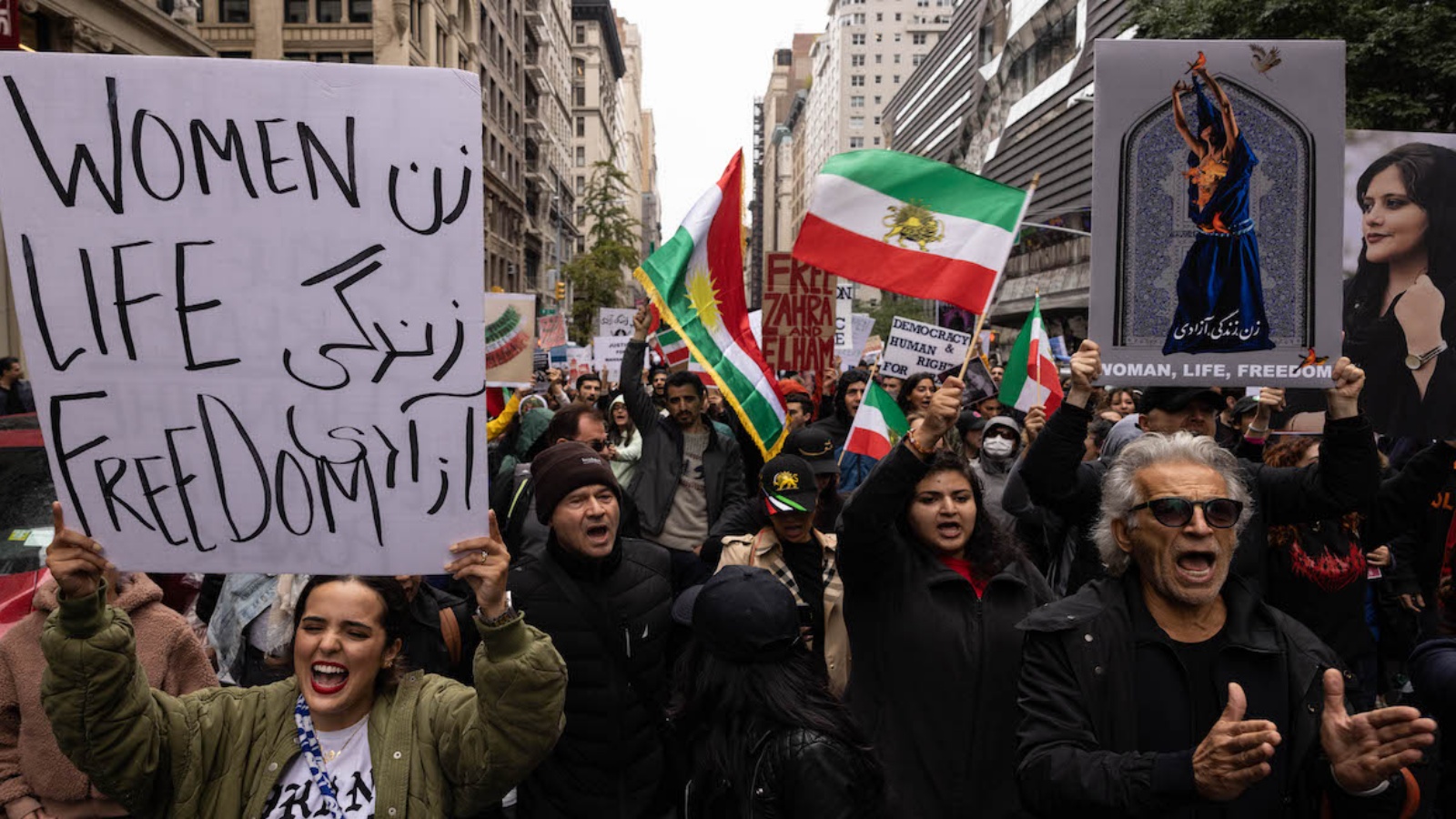 مظاهرة احتجاجية في طهران على أعمال القمع في اطار انتفاضة الحجاب - أ ف ب 