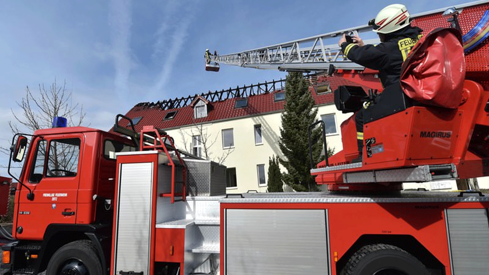 الإطفائية تساهم بإخماد حريق مركز اللاجئين في ألمانيا