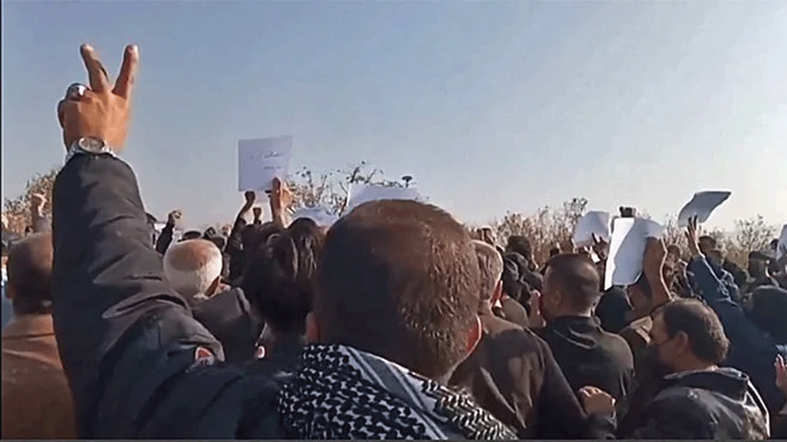 قُتِلَ متظاهرَين على الأقل اليوم الثلاثاء برصاص قوات الأمن الإيرانية في إقليم كردستان غرب البلاد خلال الاحتجاجات المستمرة على مقتل مهسا أميني