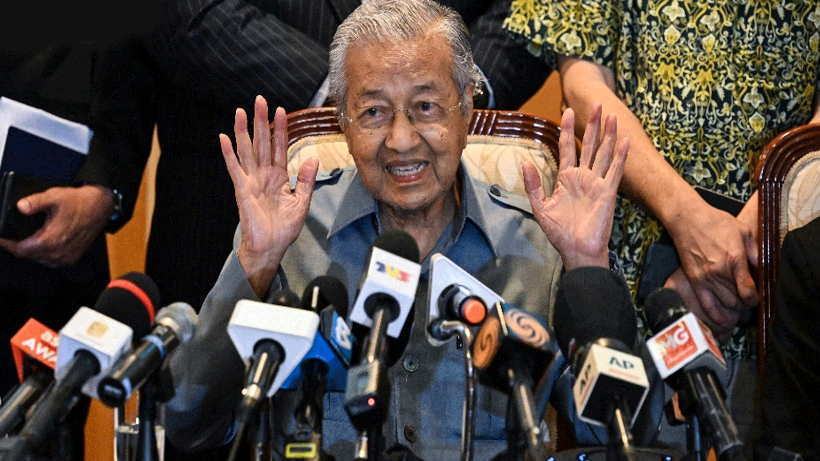 مهاتير محمد يخسر مقعده في البرلمان الماليزي