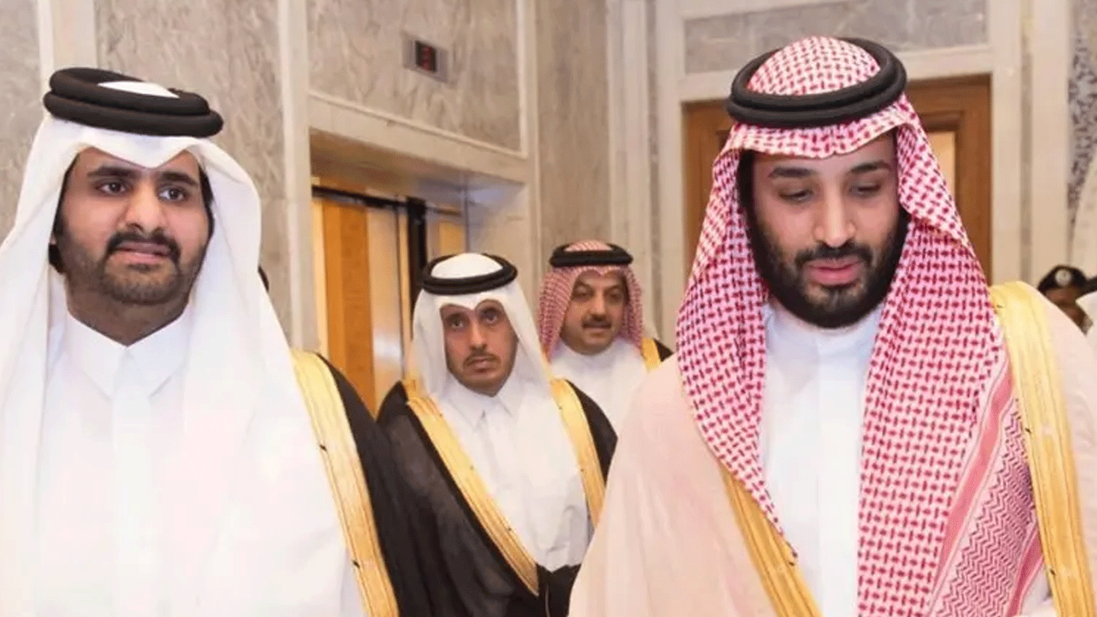 نائب أمير دولة قطر الشيخ عبدالله بن حمد آل ثاني مستقبلاً الأمير محمد بن سلمان