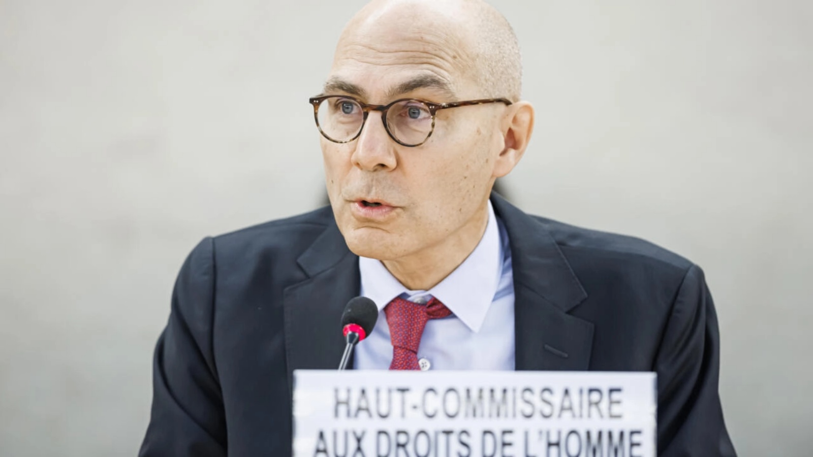 المفوض السامي لحقوق الإنسان فولكر تورك خلال جلسة خاصة لمجلس حقوق الإنسان بشأن الوضع في إيران، في مقر الأمم المتحدة في جنيف في 24 نوفمبر 2022