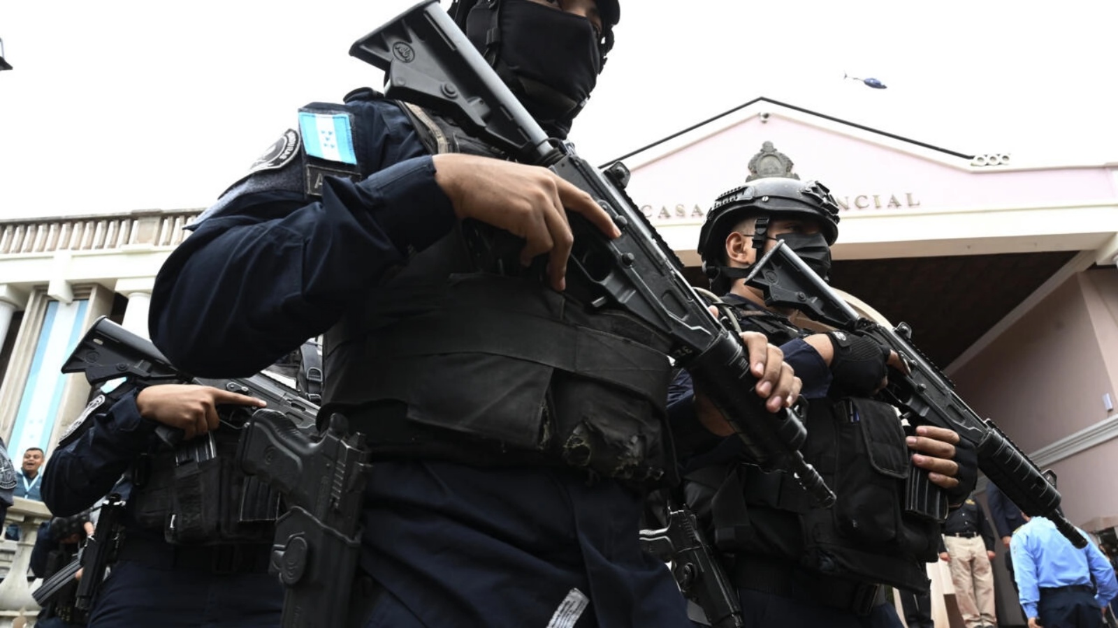 القوات الخاصة في هندوراس عند إطلاق خطة لمحاربة الابتزاز والجريمة المنظمة في البلاد التي أعلنت حالة الطوارئ
