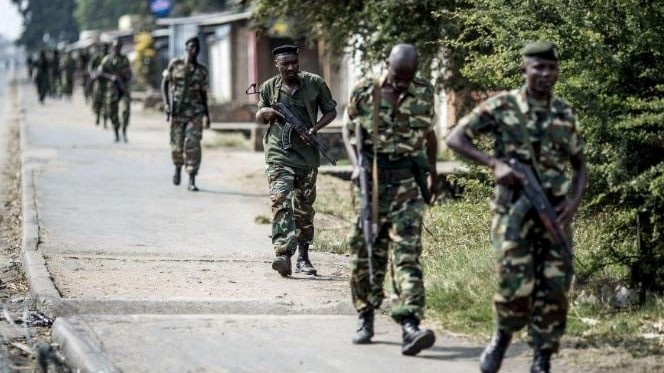 جنود بورونديون في حي سيبيتوكي في بوجومبورا