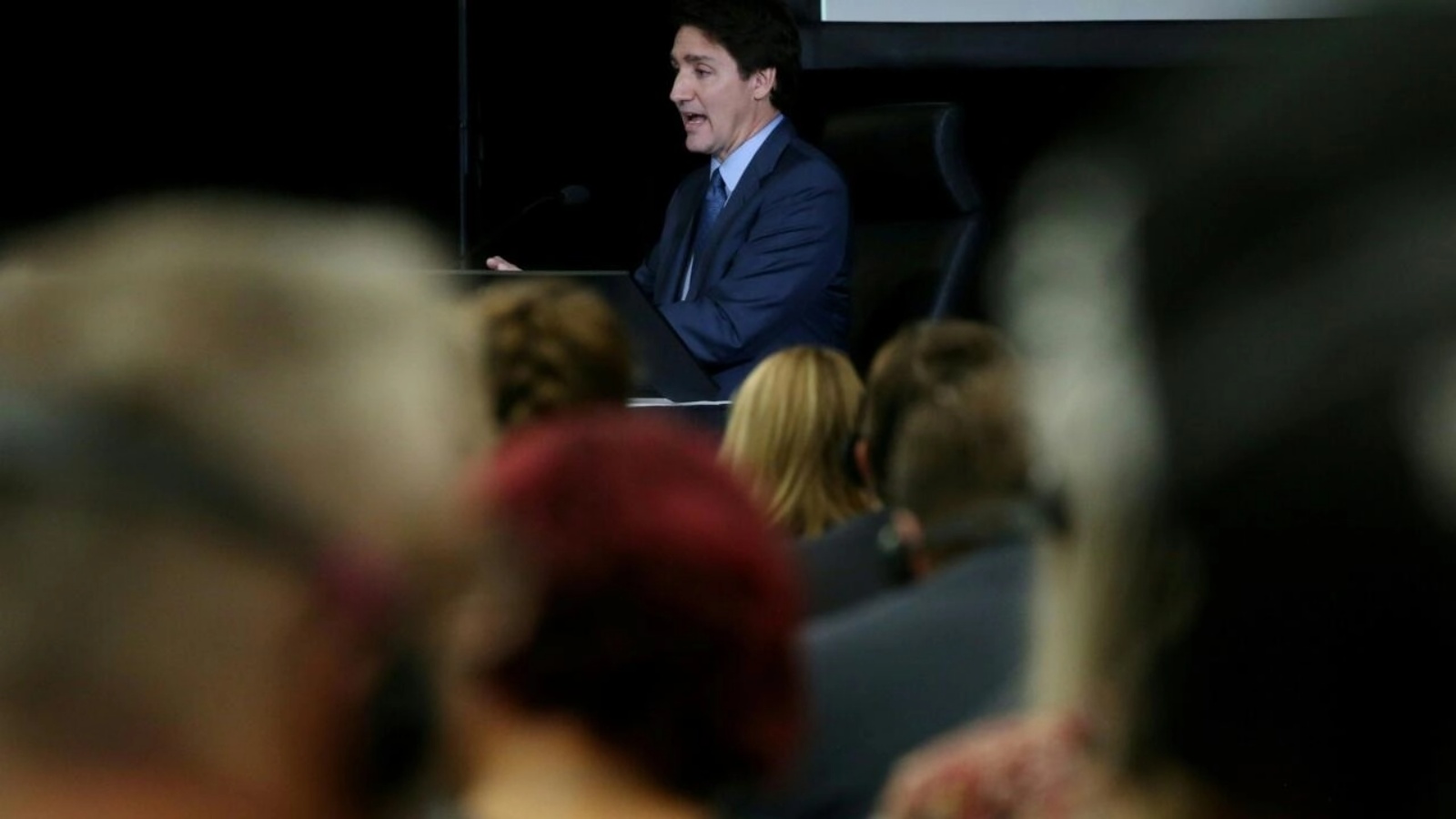 رئيس الوزراء الكندي جاستن ترودو يدلي بإفادته أمام لجنة مستقلة للتحقيق في إجلاء سائقي الشاحنات في أوتاوا في 25 نوفمبر 2022