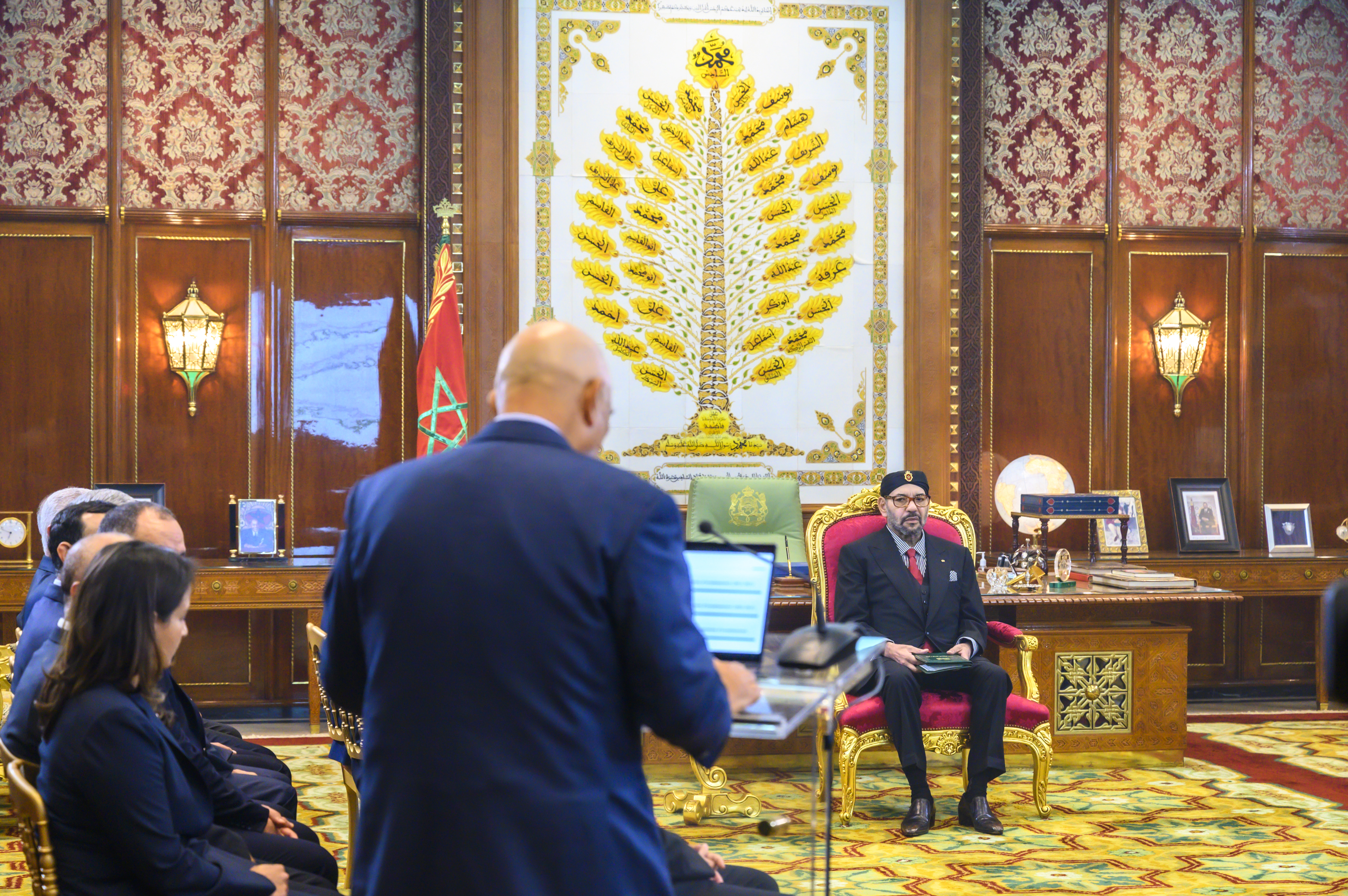 االملك محمد السادس،لدى ترؤسه السبت،بالقصر الملكي بالرباط، مراسيم تقديم البرنامج الاستثماري الأخضر الجديد للمجمع الشريف للفوسفات للفترة( 2023- 2027)