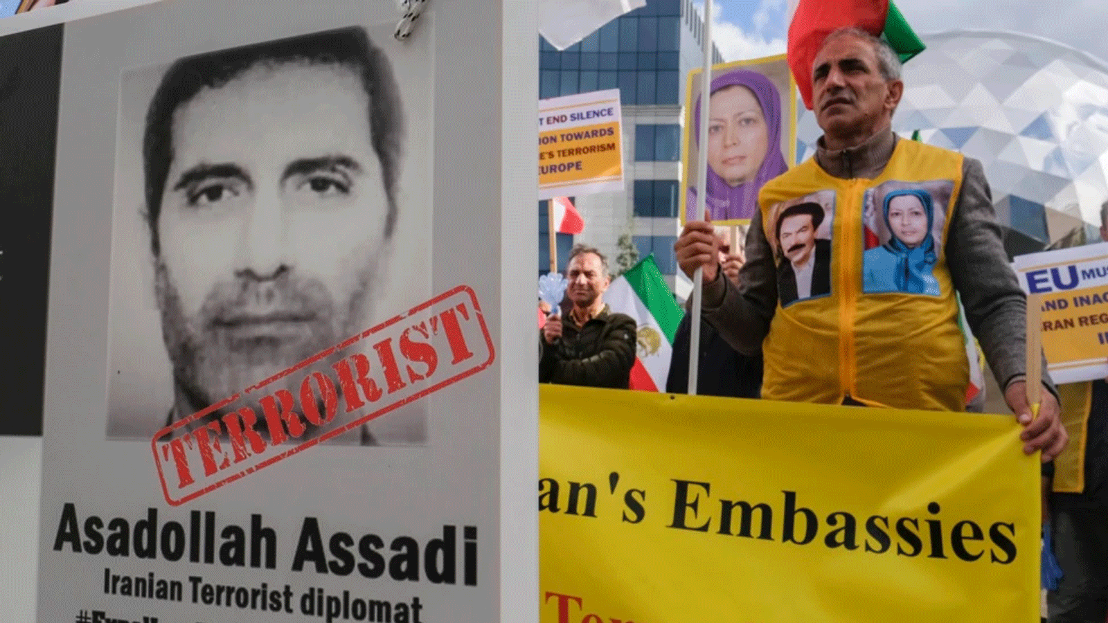 نشطاء معارضون إيرانيون يحتجون مع ملصق يصور المسؤول الإيراني أسد الله أسدي في بروكسل في تشرين الأول\ أكتوبر 2018.(EPA)