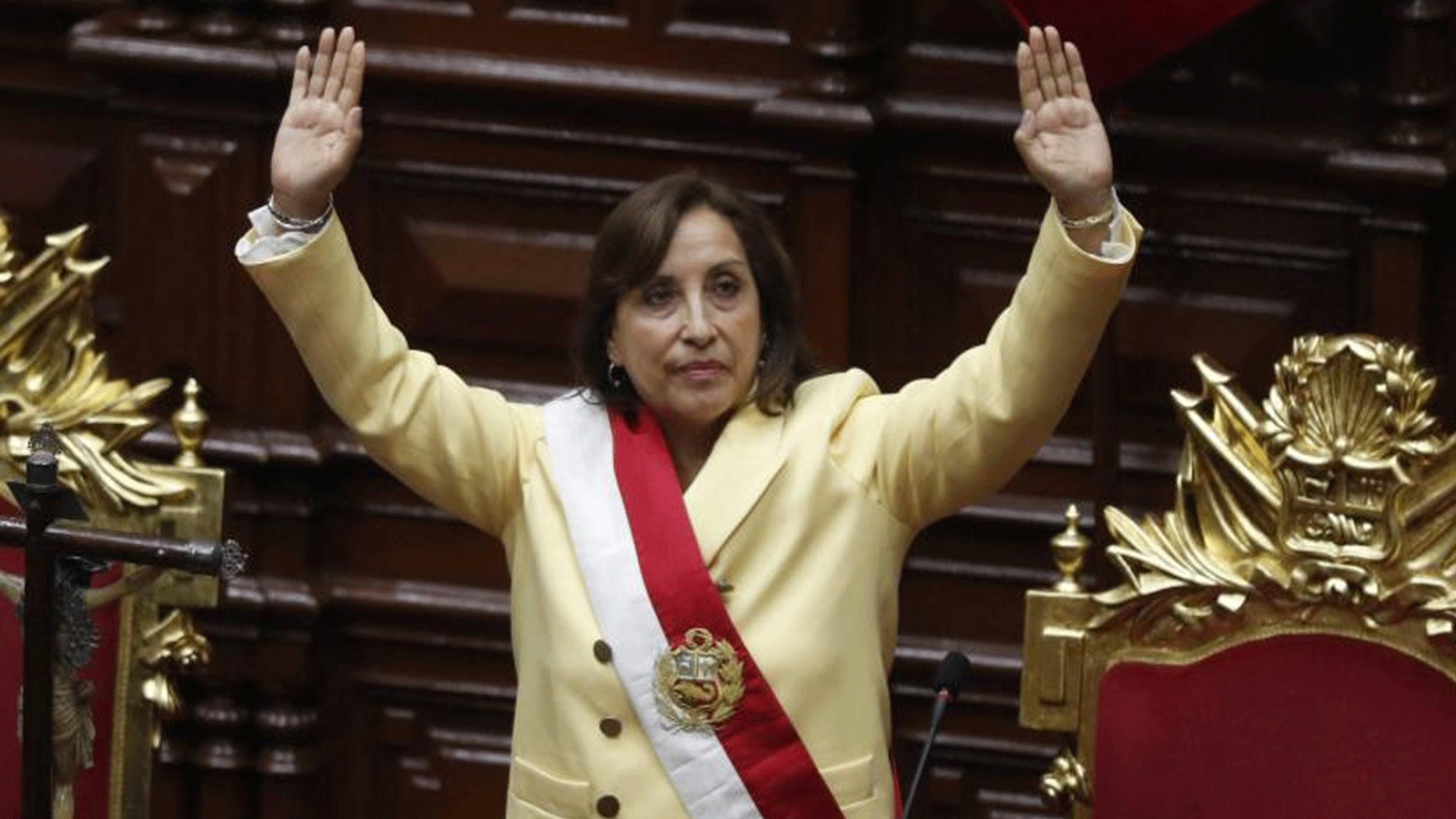  دينا بولوارتي تؤدي اليمين كأول رئيسة في البيرو
