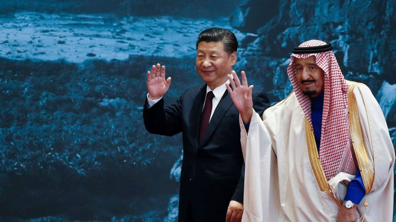 الزعيم الصيني شي جين بينغ والعاهل السعودي الملك سلمان بن عبد العزيز. صورة أرشيفية في بكين عام 2017