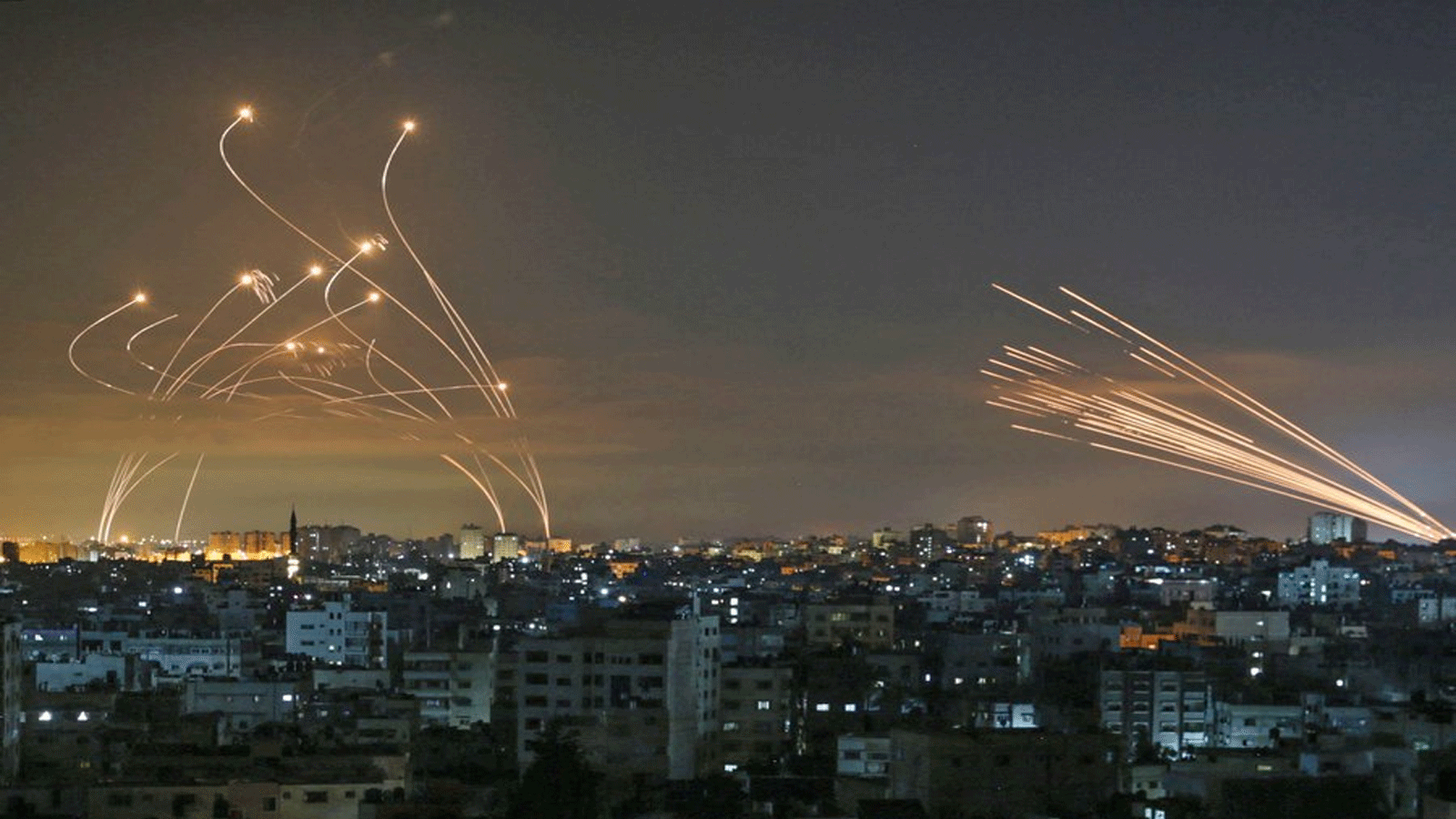 غارات على غزة بعيد إطلاق صاروخ على الاراضي الاسرائيلية