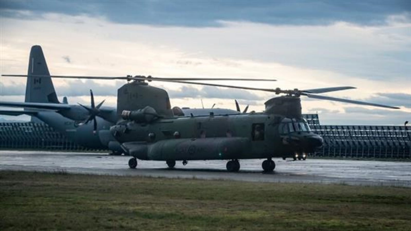 واشنطن توافق على صفقة مروحيات وعتاد عسكري مع سيول