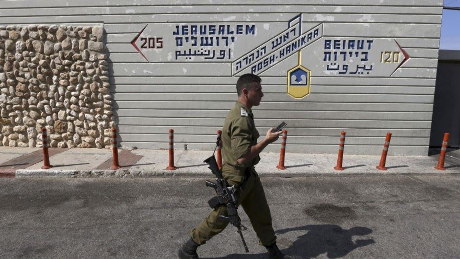 جندي إسرائيلي عند الحدود الجنوبية مع الناقورة
