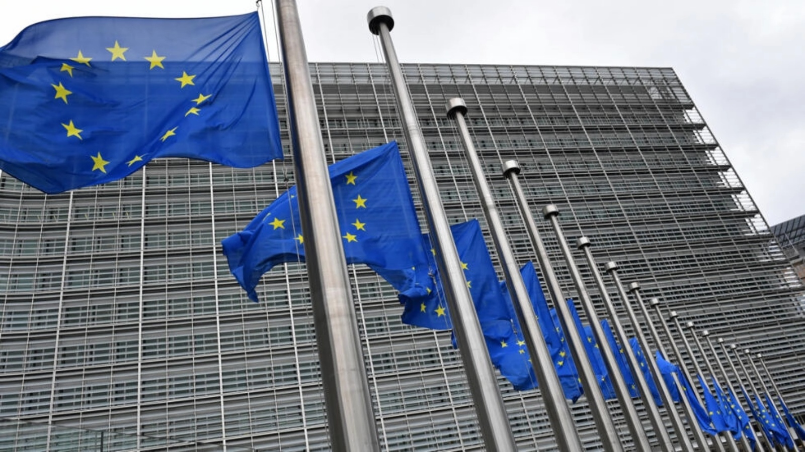 علم الاتحاد الاوروبي في مقر الاتحاد في بروكسل في التاسع من سبتمبر 2022