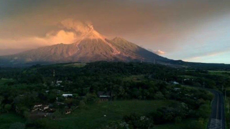  ثوران بركان ال فويغو 45 كلم جنوب شرق العاصمة غواتيمالا في 19 نوفمبر 2018