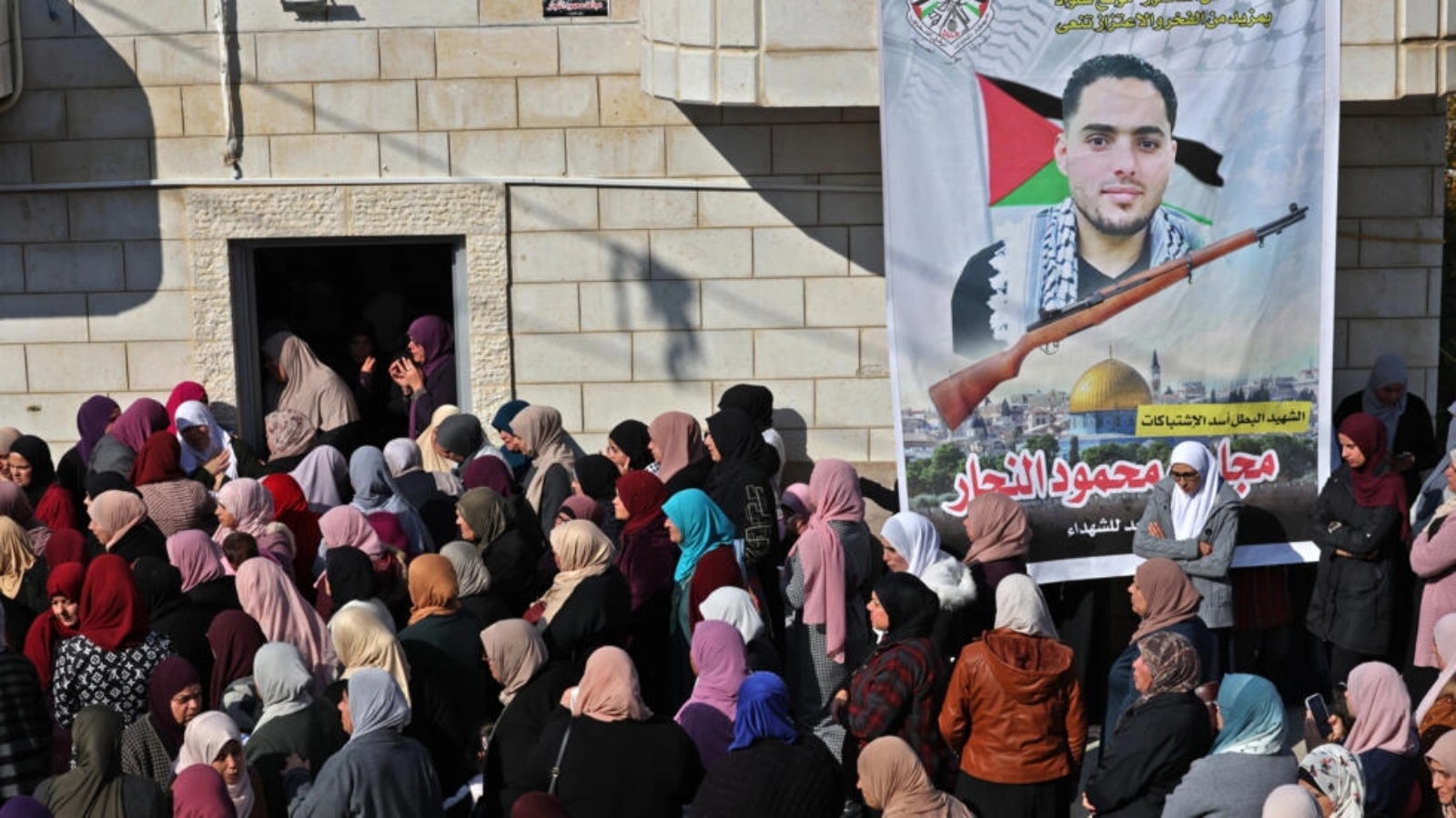 مشيّعون فلسطينيون يشاركون في جنازة محمد محمود حامد في قرية سلواد في الضفة الغربية المحتلة، 8 ديسمبر 2022 