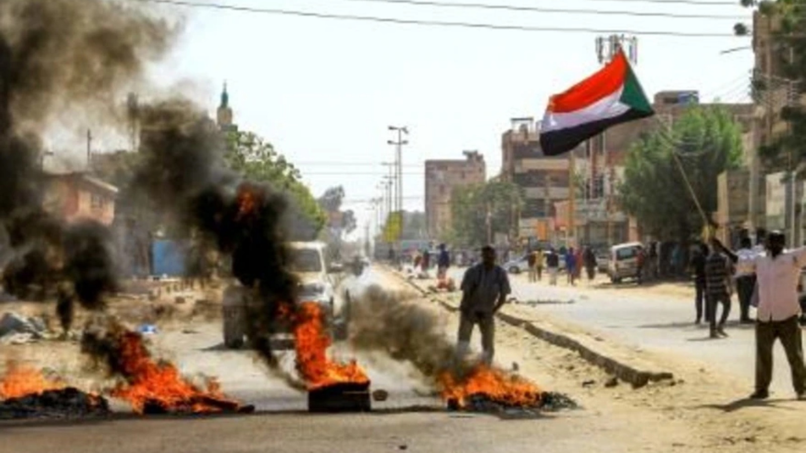 متظاهرون ضد اتفاق بين الجيش ومجموعات مدنية في الخرطوم