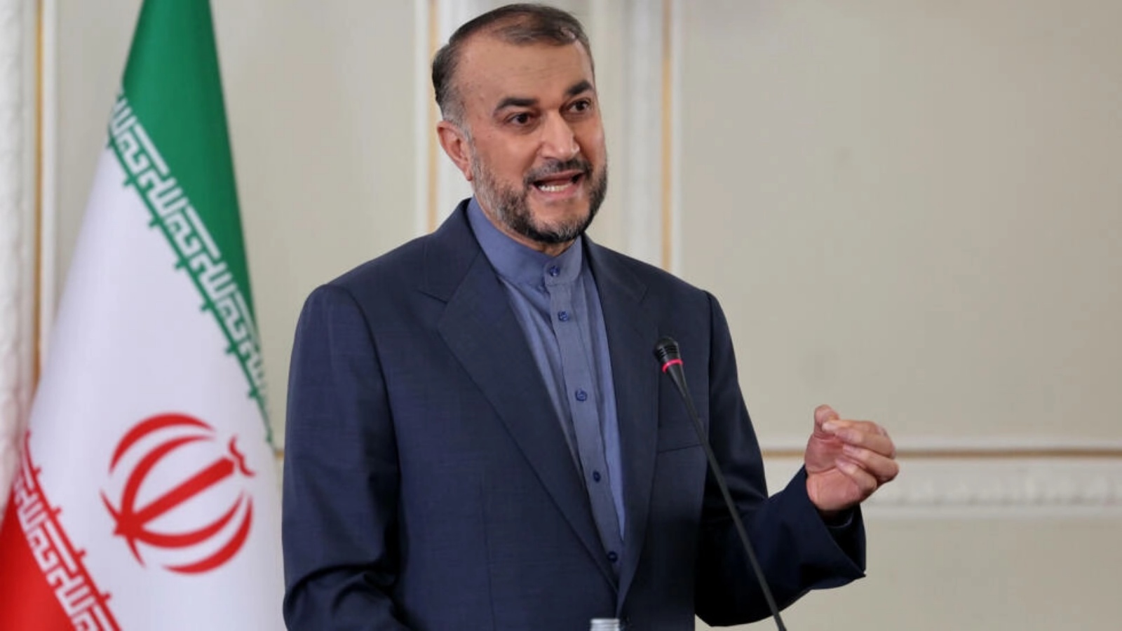 وزير الخارجية الإيراني حسين أمير عبد اللهيان خلال مؤتمر صحافي في طهران في 6 ديسمبر 2021