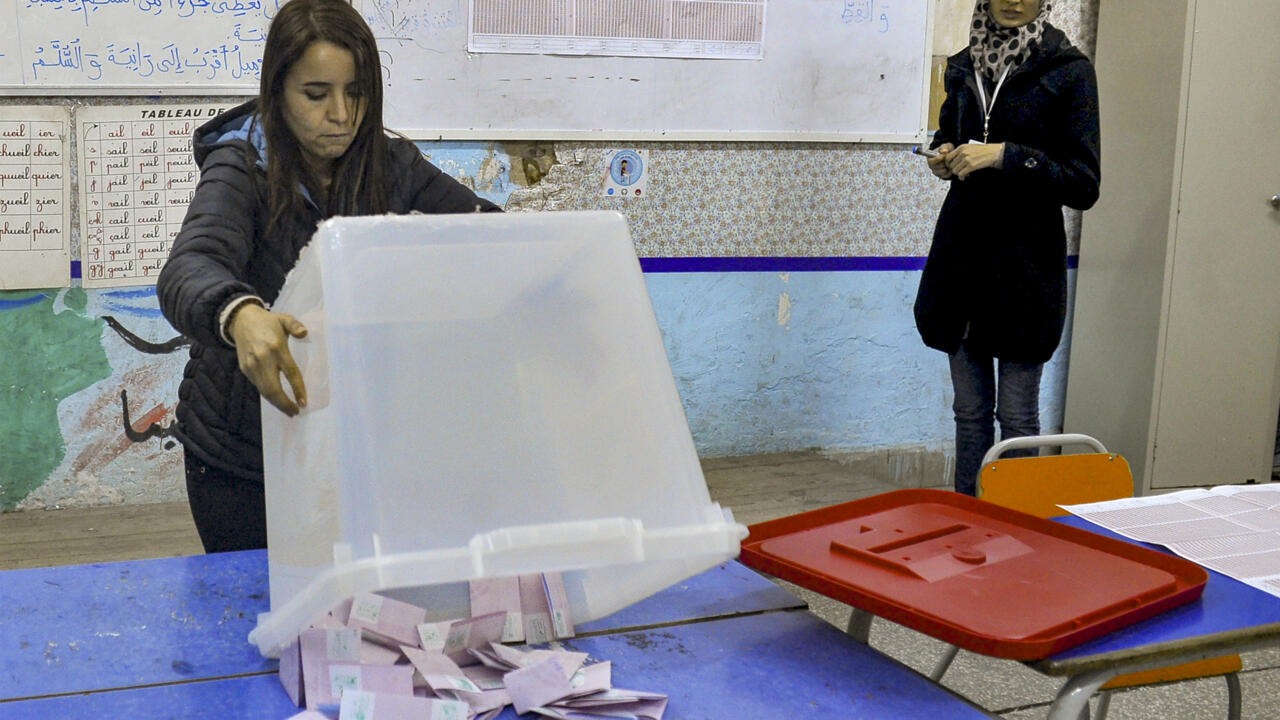 شهدت الانتخابات التشريعية التونسية نسبة امتناع قياسية تجاوزت 90 بالمئة