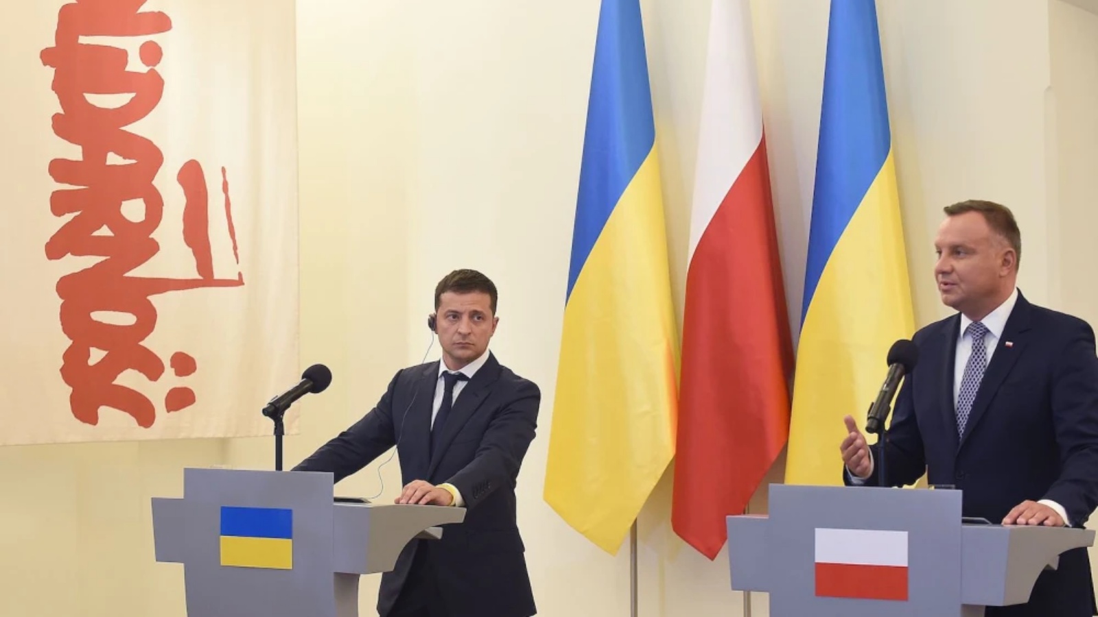 الرئيس الأوكراني فولوديمير زيلينسكي ونظيره البولندي أندريه دودا (أرشيفية)