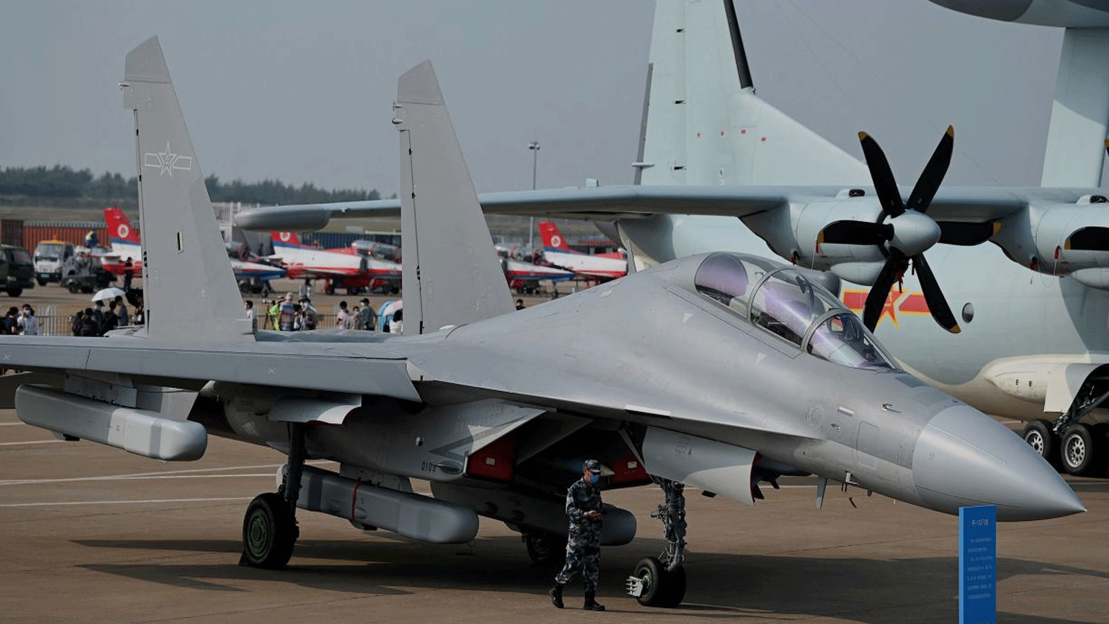 مقاتلة هجومية صينية متعددة المهام من طراز J-16 للقوات الجوية لجيش التحرير الشعبي الصيني تظهر في معرض الصين الدولي الثالث عشر للطيران والفضاء في تشوهاي يوم 28 أيلول\سبتمبر 2022
