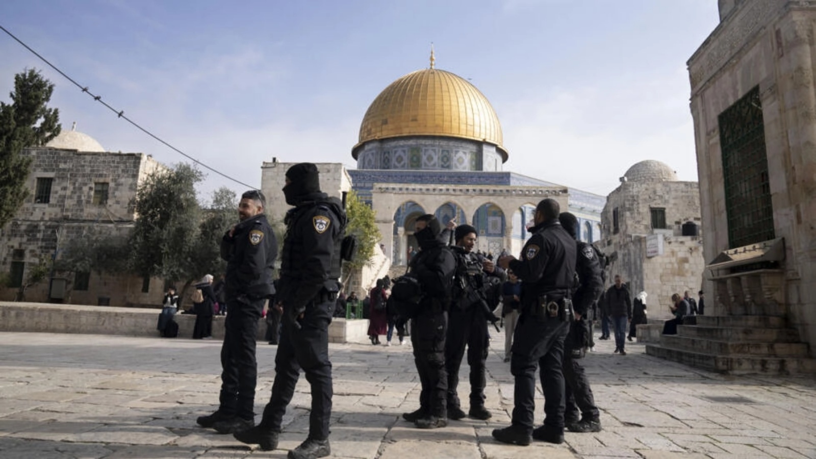 الشرطة الإسرائيلية تؤمن باحات المسجد الأقصى بعد قيام إيتمار بن غفير بزيارتها، في 3 يناير 2023.