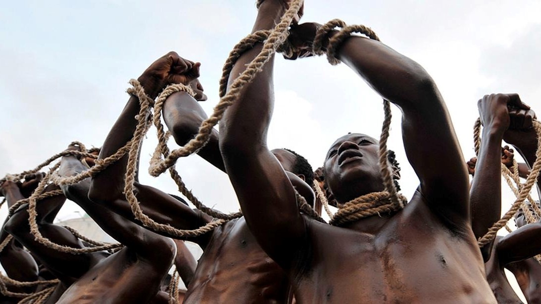 كان العبيد يعرضون في المزاد في أول يوم من كل عام في أميركا