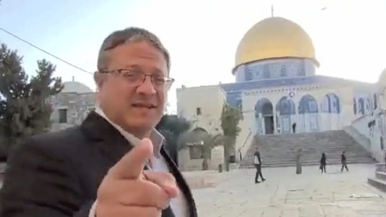 الوزير الإسرائيلي المتشدد إيتمار بن غفير جال في باحة المسجد الأقصى الثلاثاء(تويتر)