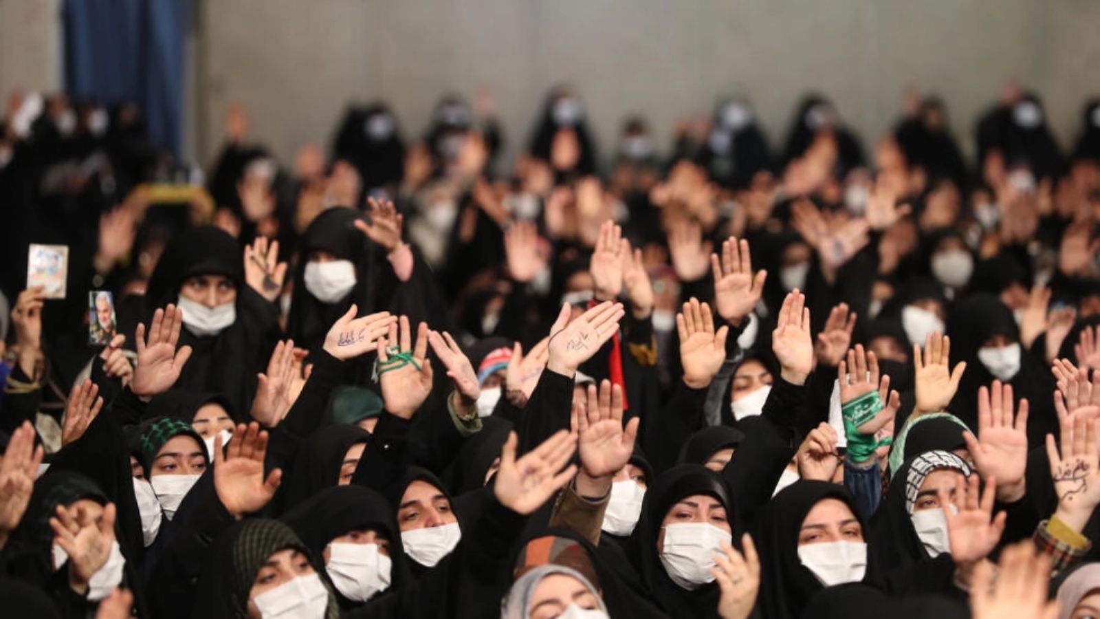 نساء خلال خطاب ألقاه المرشد الأعلى الإيراني آية الله علي خامنئي