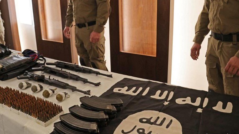 أسلحة وذخائر صادرتها قوى الأمن اللبناني من أوكار لداعش