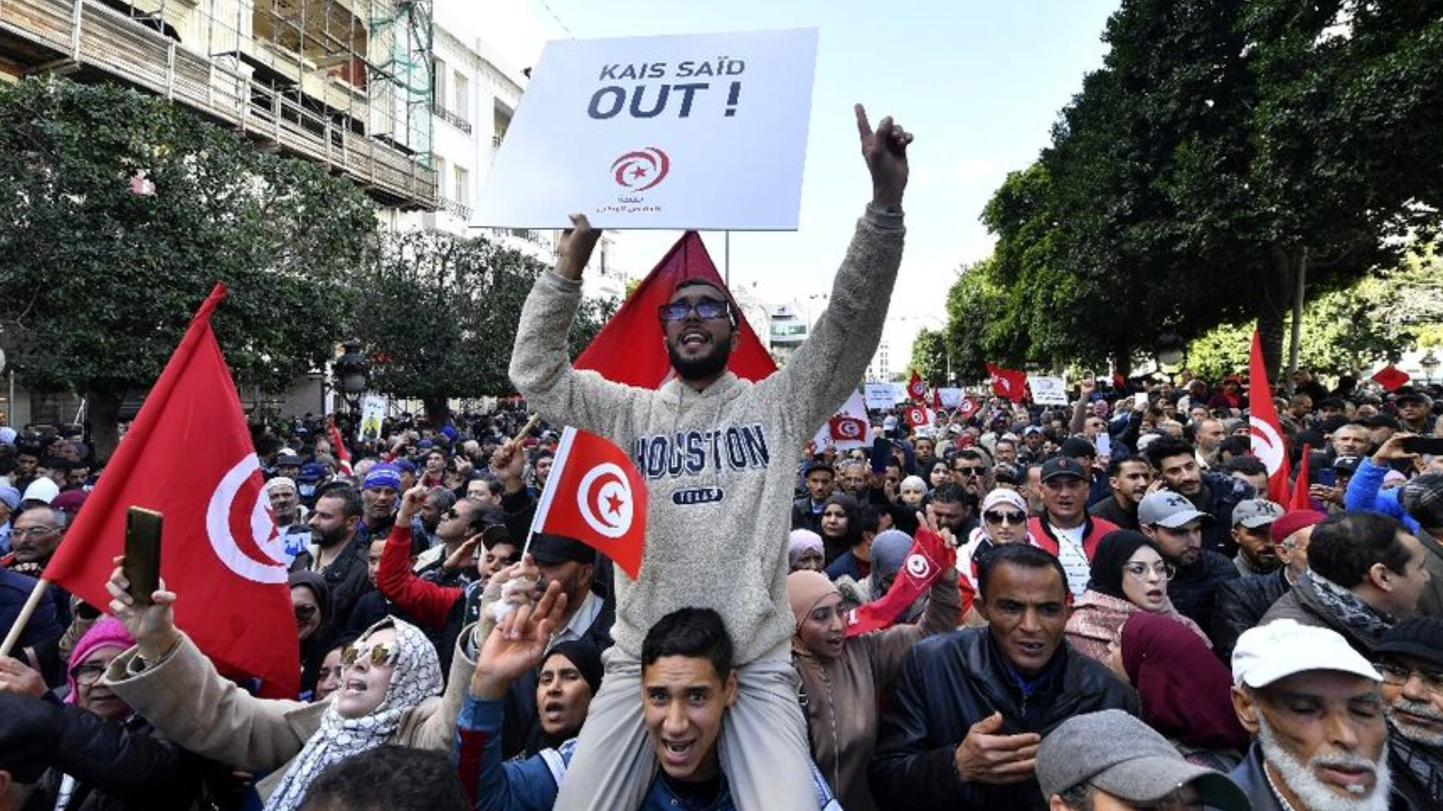 مظاهرات تونس: آلاف التونسيين يحتجون ضد الرئيس قيس سعيد