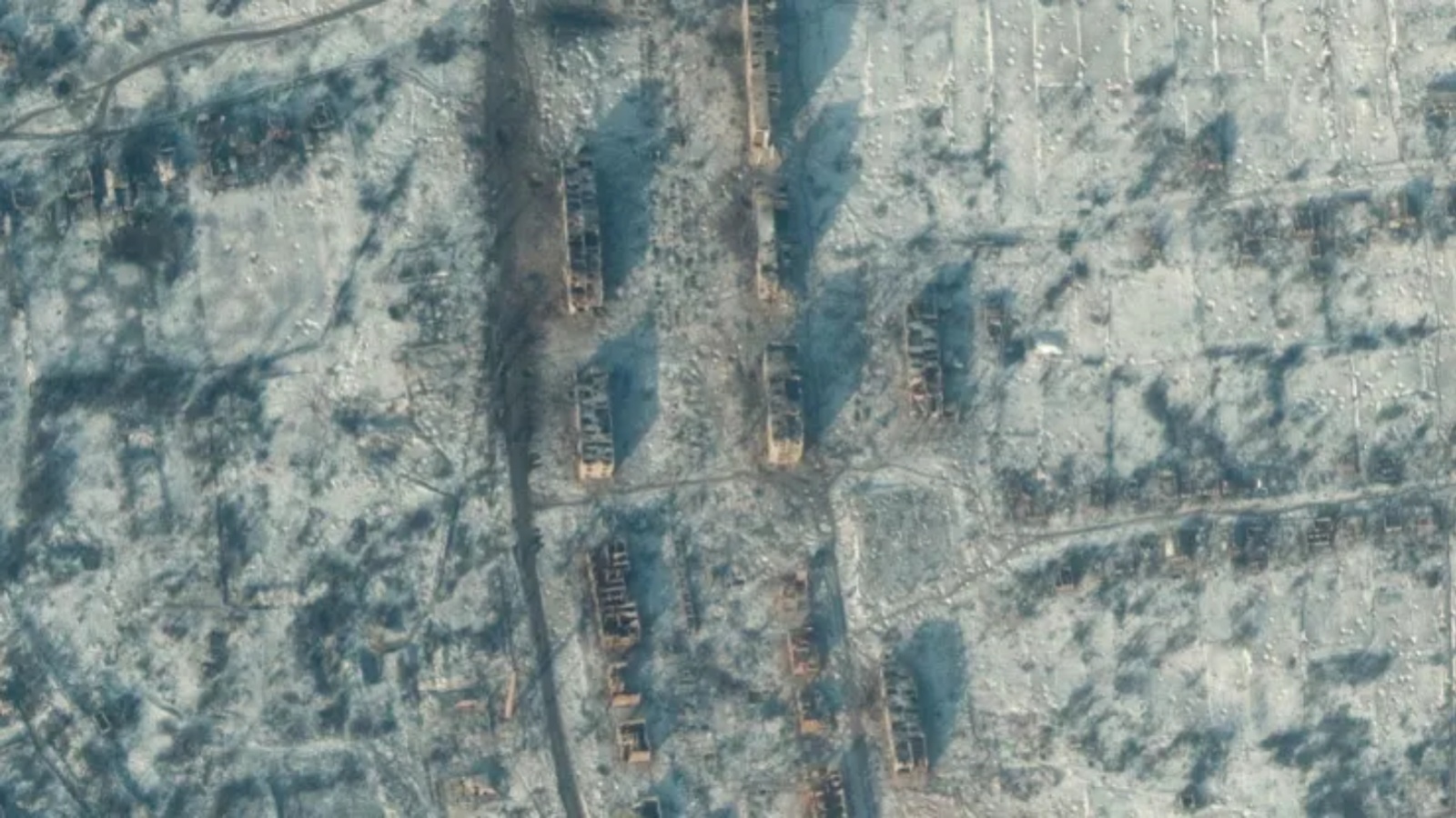 صور من القمر الصناعي ماكسار تظهر قصف المباني السكنية والمنازل في سوليدار، أوكرانيا.