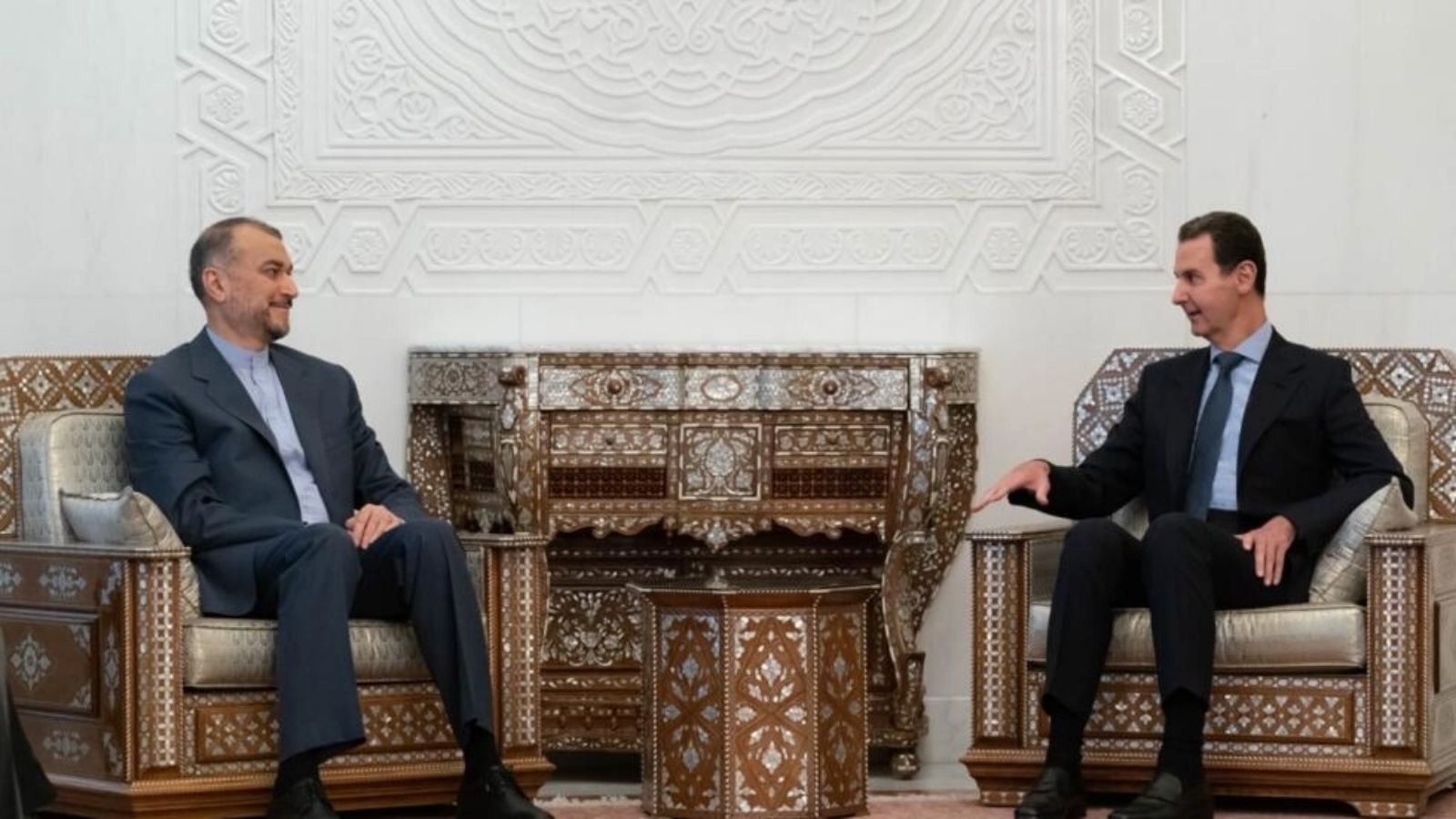 الرئيس السوري بشار الأسد ووزير خارجية إيران حسين أمير عبداللهيان