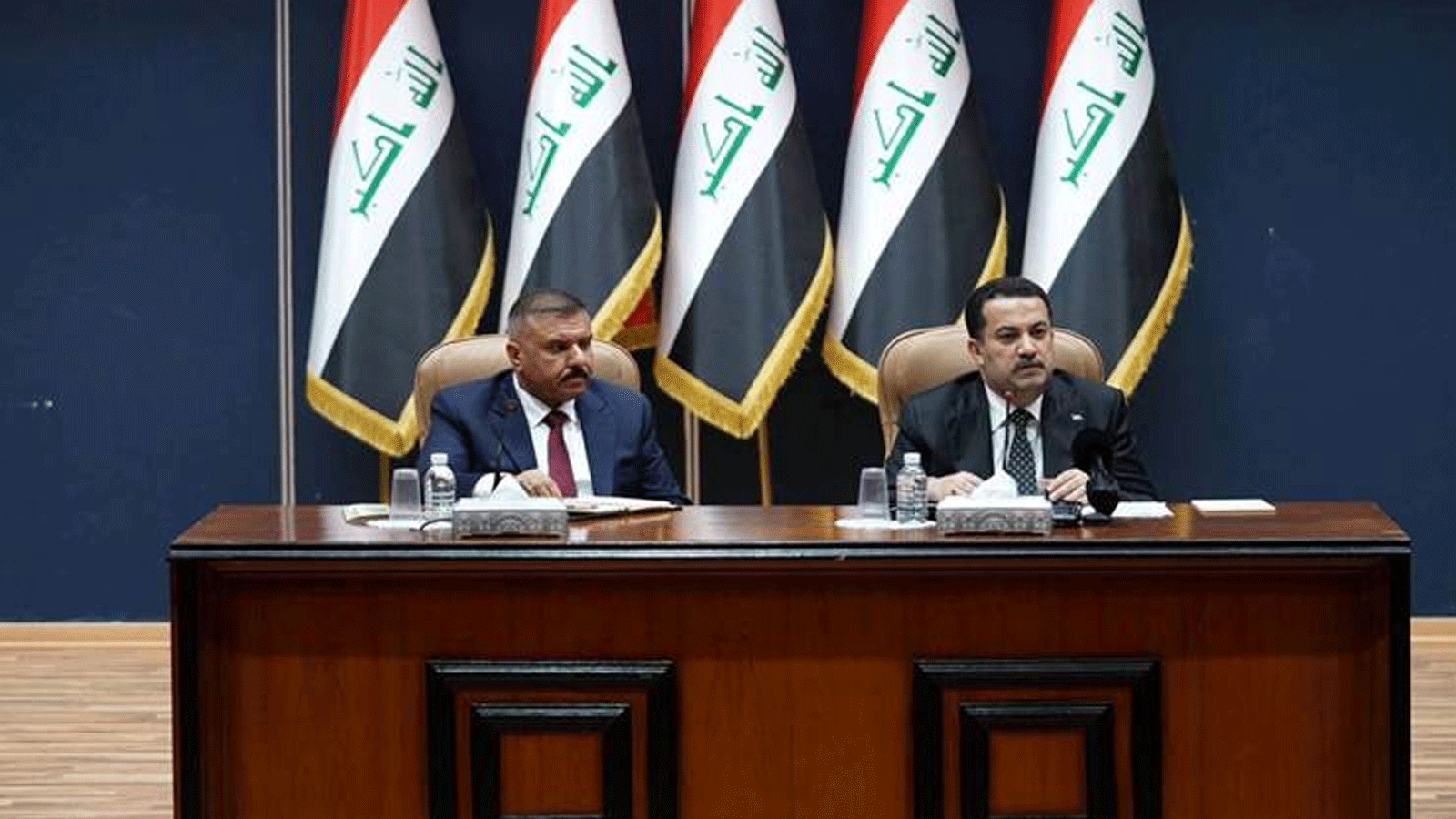 رئيس الوزراء العراقي محمد شياع السوداني مع وزير الداخلية عبدالأمير الشمري. 5 كانون الأول\ ديسمبر 2022(رئاسة الوزراء)