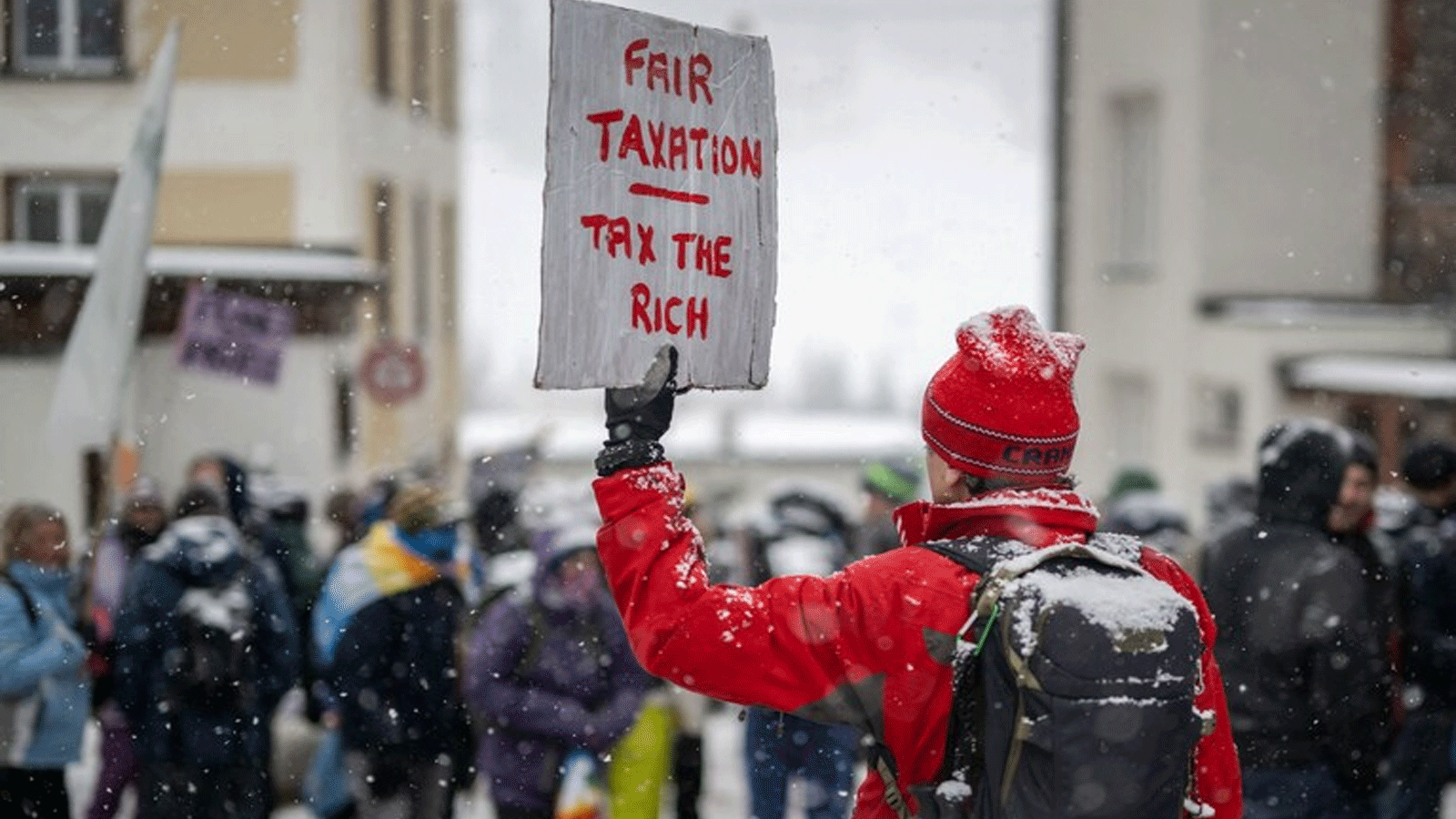 نشطاء الحزب الاشتراكي عشية المنتدى الاقتصادي العالمي في دافوس، سويسرا، يوم الأحد 15 كانون الثاني\ يناير 2023