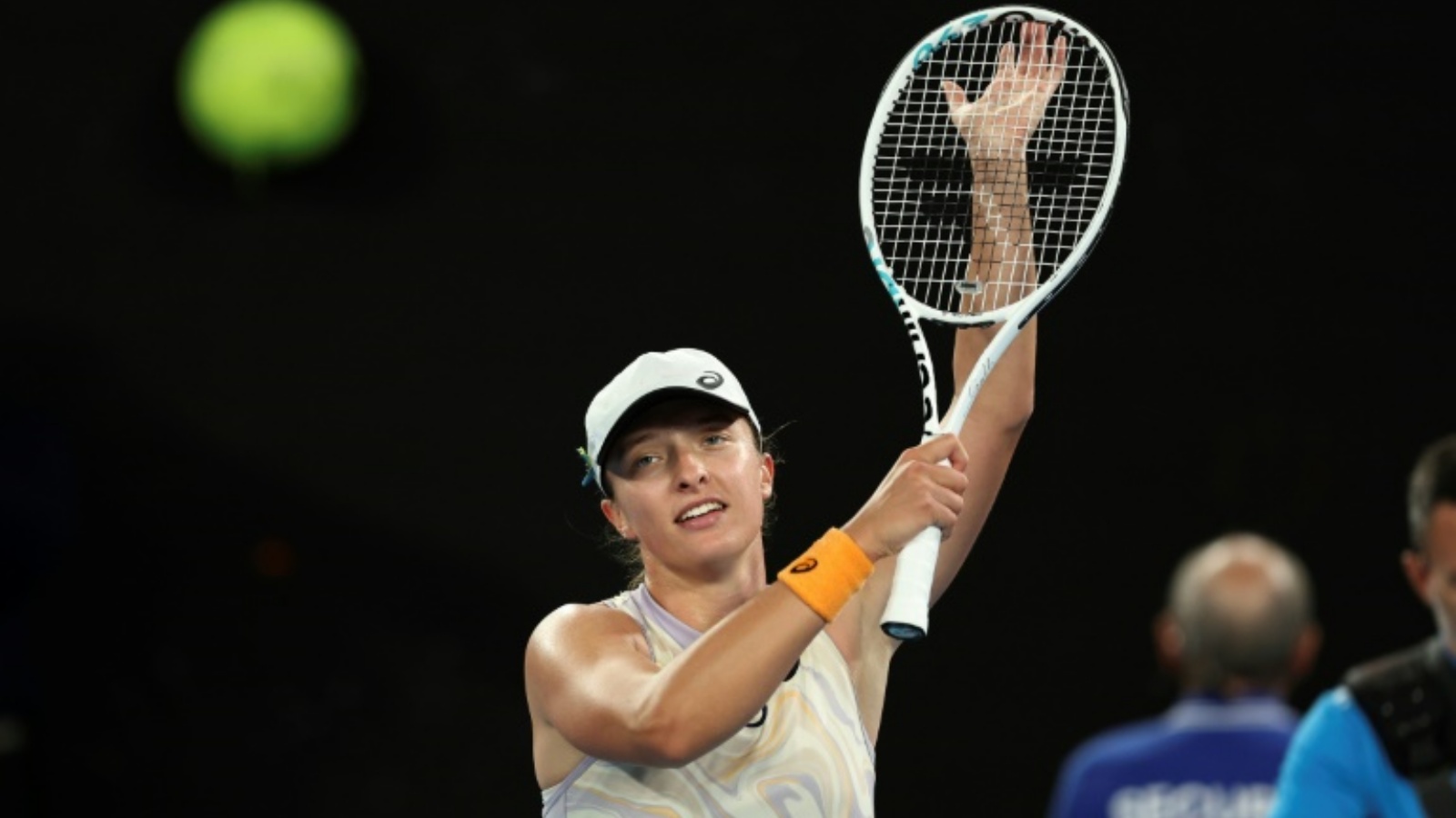 البولندية إيغا شفيونتيك تحتفل بالتأهل الى الدور الثالث لبطولة أستراليا المفتوحة في كرة المضرب. ملبورن في 18 يناير 2023