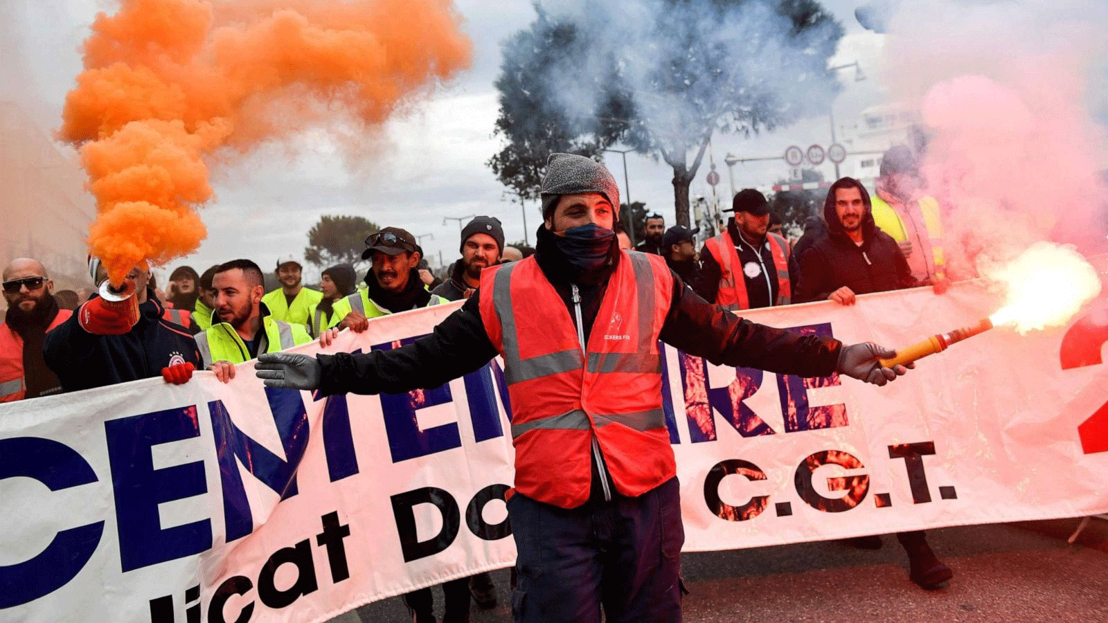 إضراب العمال في باريس بسبب تغييرات في خطة التقاعد الفرنسية