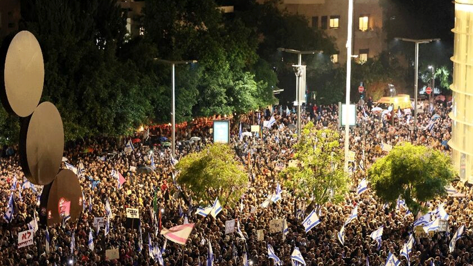 عشرات الآلاف يتظاهرون في تل أبيب ضد حكومة نتانياهو اليمينية