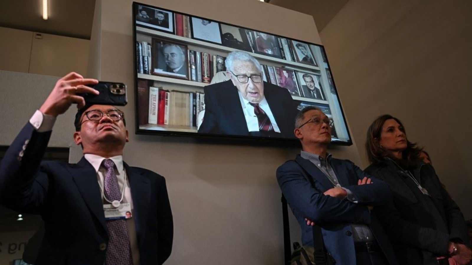وزير الخارجية الأميركي الأسبق هنري كيسنجر خلال مشاركة له عبر الفيديو في المنتدى الاقتصادي العالمي في دافوس 